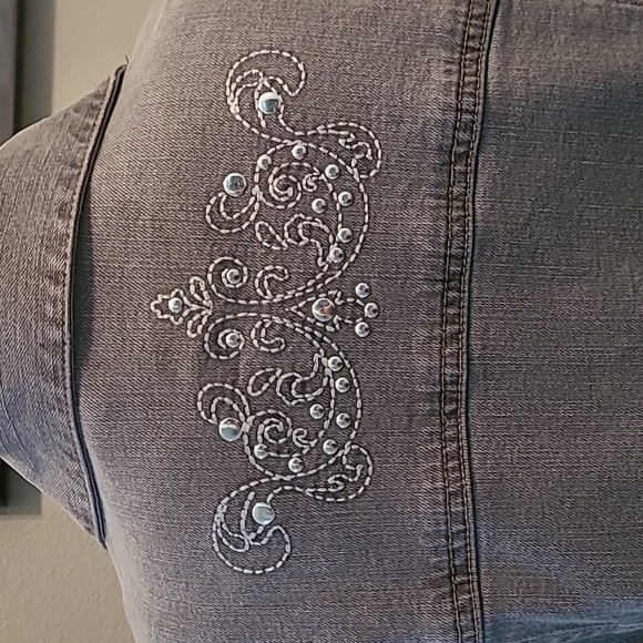 Nice Jean jacket - Picture 4 of 4